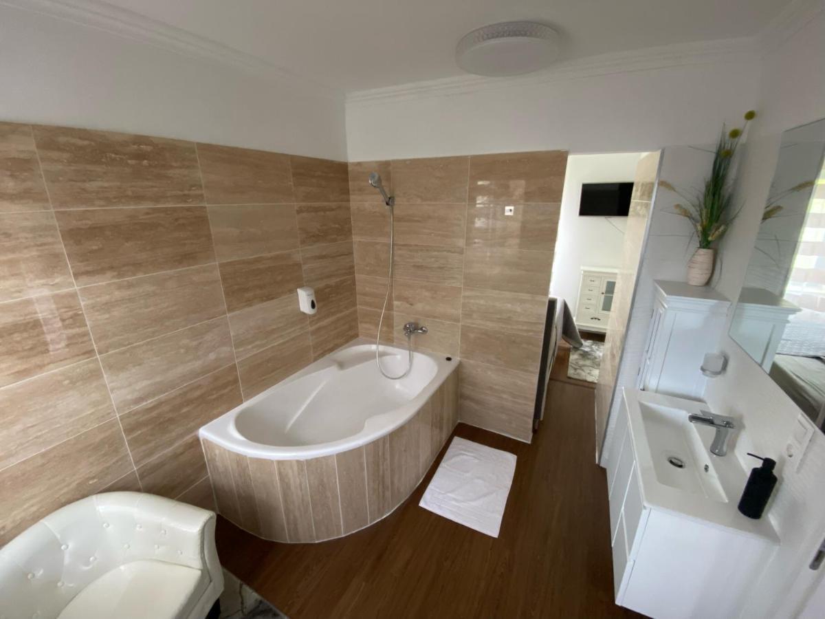 Ejjeli Bagoly Etterem Es Panzio Bed & Breakfast Budapesta Exterior foto